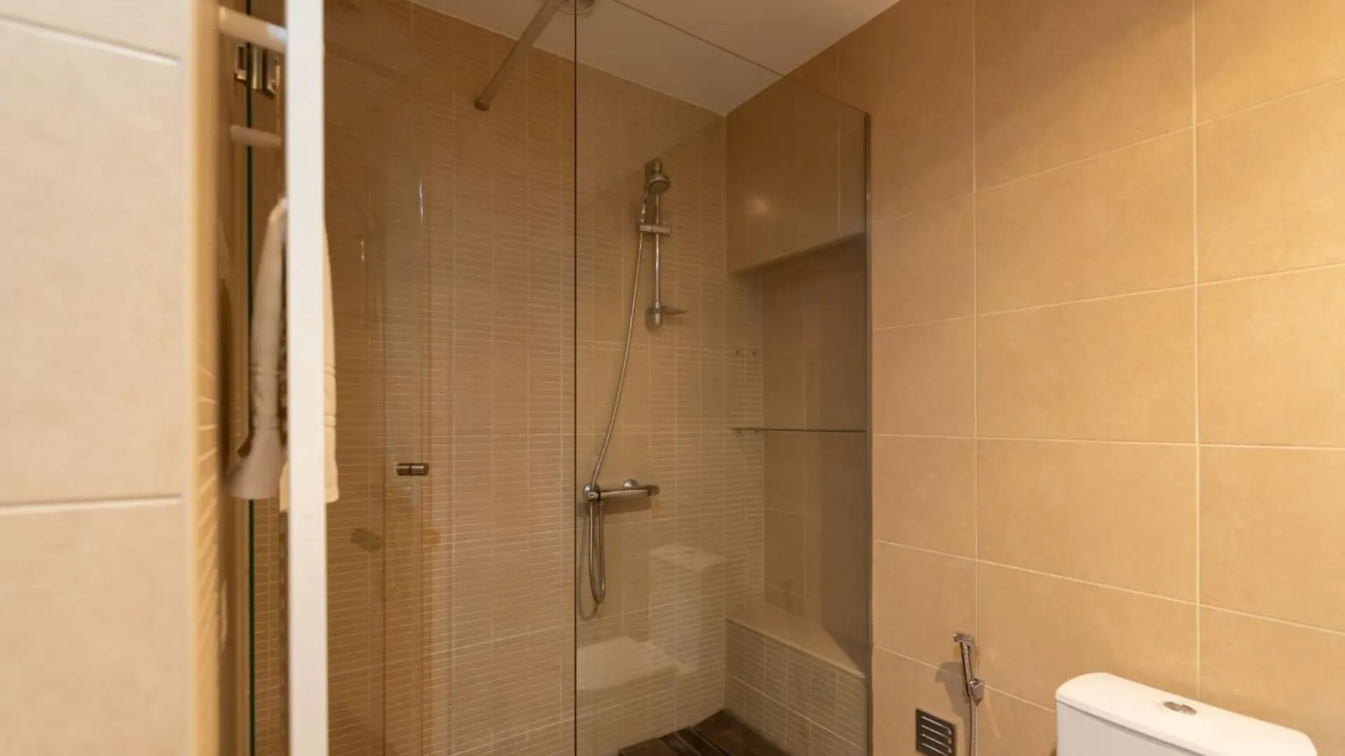 Principe Real Spacious Delight By Innkeeper Lisbon 0*,
